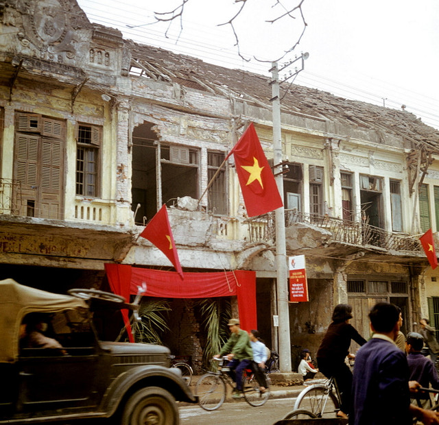 Nhìn lại cuộc tái thiết Hà Nội năm 1973 qua loạt ảnh hiếm - Hình 2 Nhin lai cuoc tai thiet Ha Noi nam 1973 qua loat anh hiem-Hinh-2