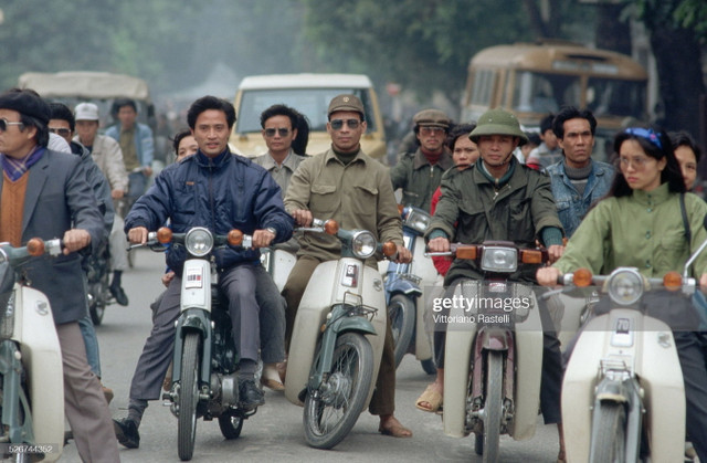 Loạt ảnh mộc mạc của Hà Nội ba thập niên trước qua ống kính người Ý - Hình 2 Loat anh moc mac cua Ha Noi ba thap nien truoc qua ong kinh nguoi Y-Hinh-2