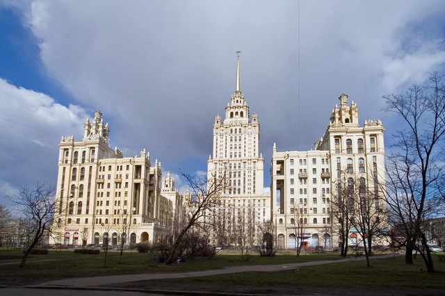 Ngắm nhìn 7 công trình kiến trúc kỳ vĩ thời Stalin ở Moscow - Hình 6 Ngam nhin 7 cong trinh kien truc ky vi thoi Stalin o Moscow-Hinh-6