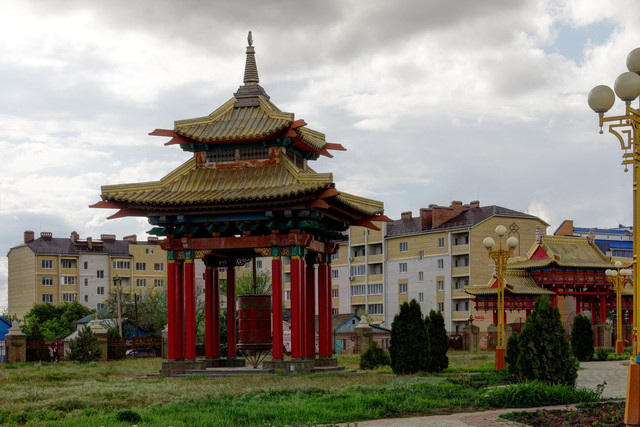 "Thỏi nam châm" Kalmykia có gì đặc biệt mà thu rất nhiều người ghé thăm? - Hình 6 Phật giáo Tây Tạng là tôn giáo truyền thống, được người Kalmyk thực hành cho đến nay. Ảnh: Wikipedia.