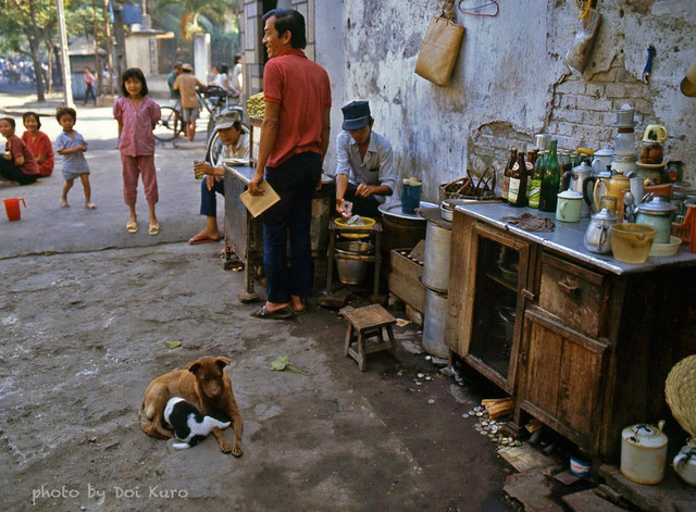 Cà phê vỉa hè Sài Gòn 30 năm trước 'chất lừ' Ca phe via he Sai Gon 30 nam truoc 'chat lu'
