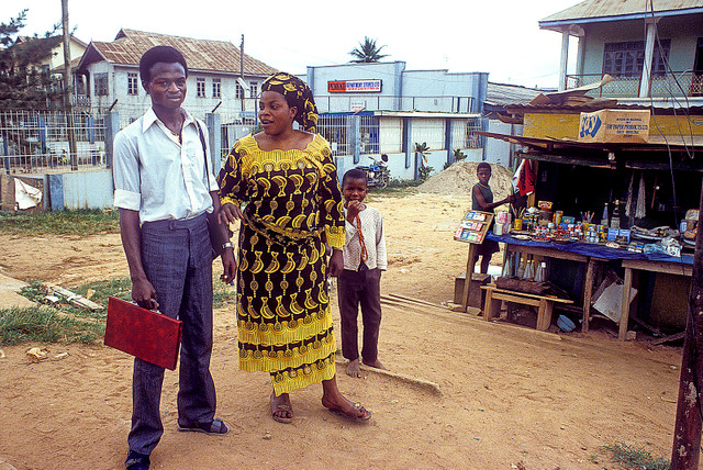 Những khoảnh khắc sinh động ở Nigeria năm 1982 qua loạt ảnh quý - Hình 4 Nhung khoanh khac sinh dong o Nigeria nam 1982 qua loat anh quy-Hinh-4