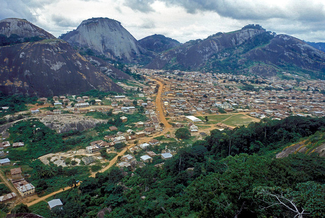Những khoảnh khắc sinh động ở Nigeria năm 1982 qua loạt ảnh quý - Hình 11 Nhung khoanh khac sinh dong o Nigeria nam 1982 qua loat anh quy-Hinh-11