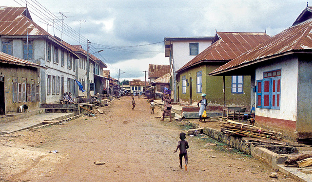 Những khoảnh khắc sinh động ở Nigeria năm 1982 qua loạt ảnh quý - Hình 10 Nhung khoanh khac sinh dong o Nigeria nam 1982 qua loat anh quy-Hinh-10
