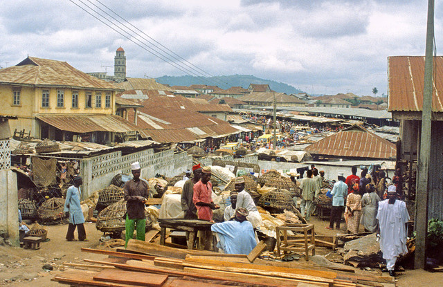 Những khoảnh khắc sinh động ở Nigeria năm 1982 qua loạt ảnh quý - Hình 5 Nhung khoanh khac sinh dong o Nigeria nam 1982 qua loat anh quy-Hinh-5