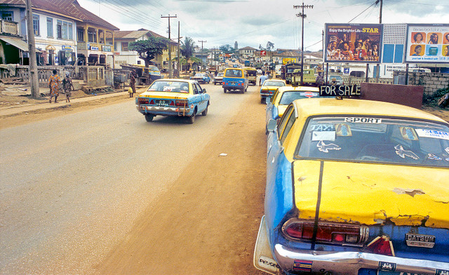 Những khoảnh khắc sinh động ở Nigeria năm 1982 qua loạt ảnh quý - Hình 2 Nhung khoanh khac sinh dong o Nigeria nam 1982 qua loat anh quy-Hinh-2