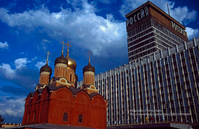 Thành phố Moscow năm 1998 đầy sắc màu qua loạt ảnh quý - Hình 9 Thanh pho Moscow nam 1998 day sac mau qua loat anh quy-Hinh-9