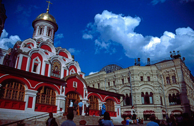 Thành phố Moscow năm 1998 đầy sắc màu qua loạt ảnh quý - Hình 5 Thanh pho Moscow nam 1998 day sac mau qua loat anh quy-Hinh-5