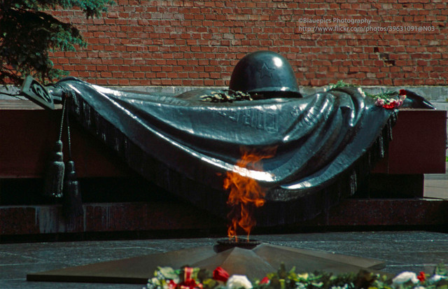 Thành phố Moscow năm 1998 đầy sắc màu qua loạt ảnh quý - Hình 6 Thanh pho Moscow nam 1998 day sac mau qua loat anh quy-Hinh-6