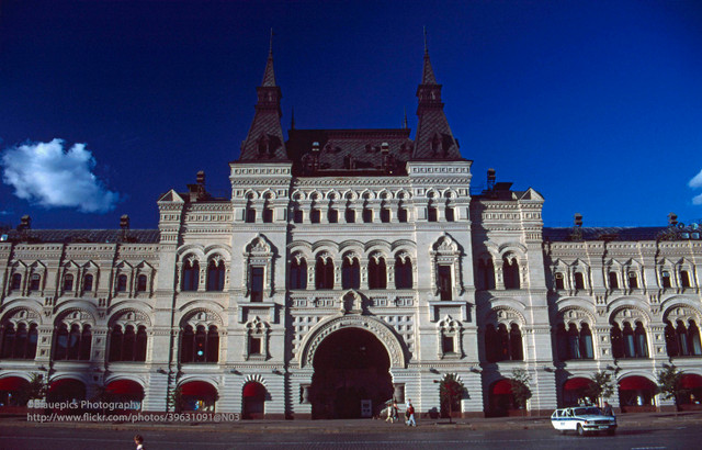 Thành phố Moscow năm 1998 đầy sắc màu qua loạt ảnh quý - Hình 2 Thanh pho Moscow nam 1998 day sac mau qua loat anh quy-Hinh-2