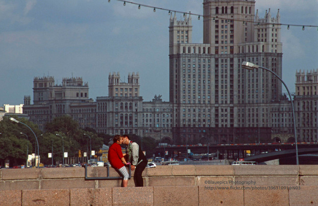 Thành phố Moscow năm 1998 đầy sắc màu qua loạt ảnh quý - Hình 15 Thanh pho Moscow nam 1998 day sac mau qua loat anh quy-Hinh-15