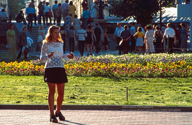 Thành phố Moscow năm 1998 đầy sắc màu qua loạt ảnh quý - Hình 7 Thanh pho Moscow nam 1998 day sac mau qua loat anh quy-Hinh-7