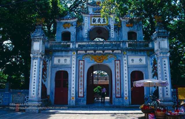 Loạt ảnh sinh động về Hà Nội năm 1998 vừa được công bố - Hình 8 Loat anh sinh dong ve Ha Noi nam 1998 vua duoc cong bo-Hinh-8