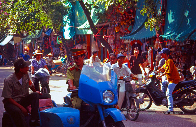 Loạt ảnh sinh động về Hà Nội năm 1998 vừa được công bố - Hình 2 Loat anh sinh dong ve Ha Noi nam 1998 vua duoc cong bo-Hinh-2