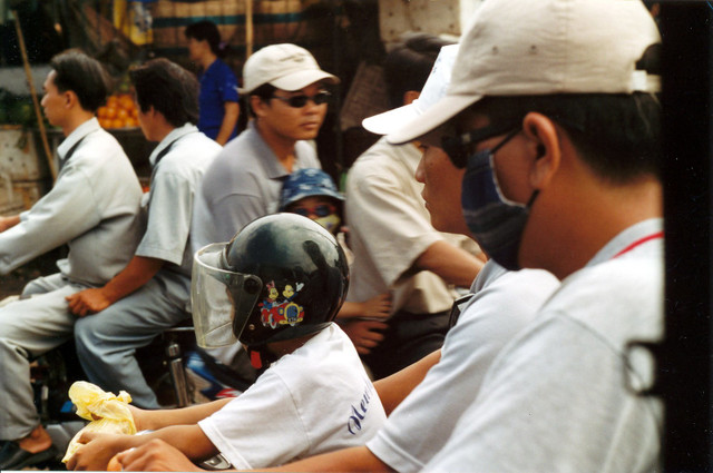 Giao thông ở TP. HCM hai thập niên trước cực độc đáo - Hình 6 Giao thong o TP. HCM hai thap nien truoc cuc doc dao-Hinh-6