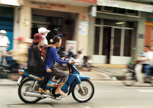 Giao thông ở TP. HCM hai thập niên trước cực độc đáo - Hình 2 Giao thong o TP. HCM hai thap nien truoc cuc doc dao-Hinh-2