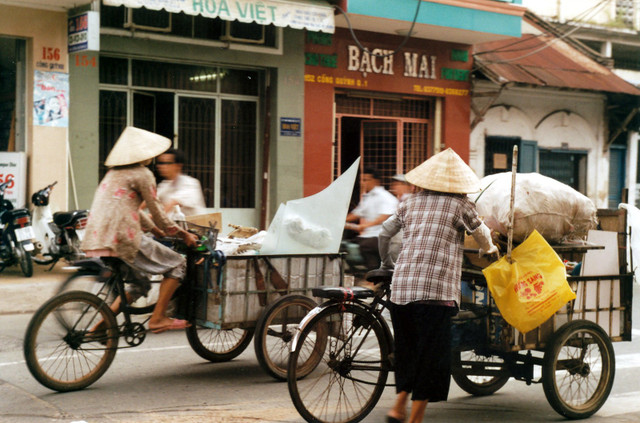 Giao thông ở TP. HCM hai thập niên trước cực độc đáo - Hình 3 Giao thong o TP. HCM hai thap nien truoc cuc doc dao-Hinh-3