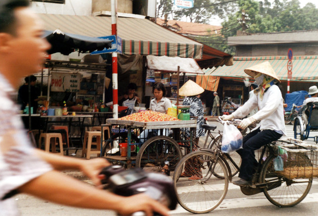 Giao thông ở TP. HCM hai thập niên trước cực độc đáo - Hình 4 Giao thong o TP. HCM hai thap nien truoc cuc doc dao-Hinh-4