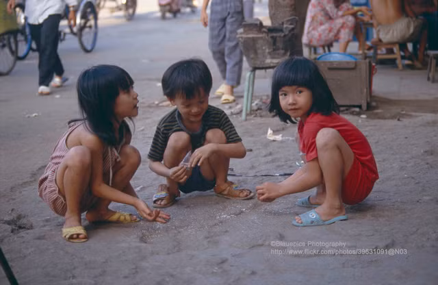 Net hon nhien cua tre em o TPHCM nam 1993 qua ong kinh khach Tay