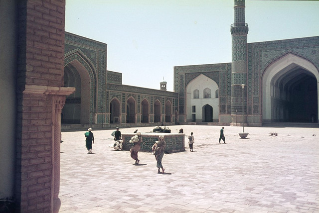 Cuộc sống bình yên ở Afghanistan năm 1971 qua loạt ảnh quý Cuoc song binh yen o Afghanistan nam 1971 qua loat anh quy