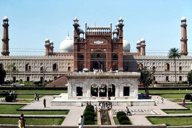 Bản sắc văn hóa độc đáo ở đất nước Pakistan năm 1976 - Hình 7 Ban sac van hoa doc dao o dat nuoc Pakistan nam 1976-Hinh-7