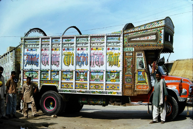 Bản sắc văn hóa độc đáo ở đất nước Pakistan năm 1976 - Hình 14 Ban sac van hoa doc dao o dat nuoc Pakistan nam 1976-Hinh-14