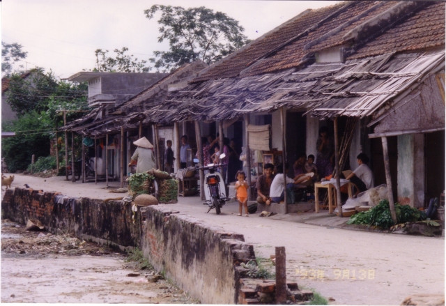 Cuộc sống ở nông thôn Việt Nam năm 1993 cực mộc mạc - Hình 3 Cuoc song o nong thon Viet Nam nam 1993 cuc moc mac-Hinh-3