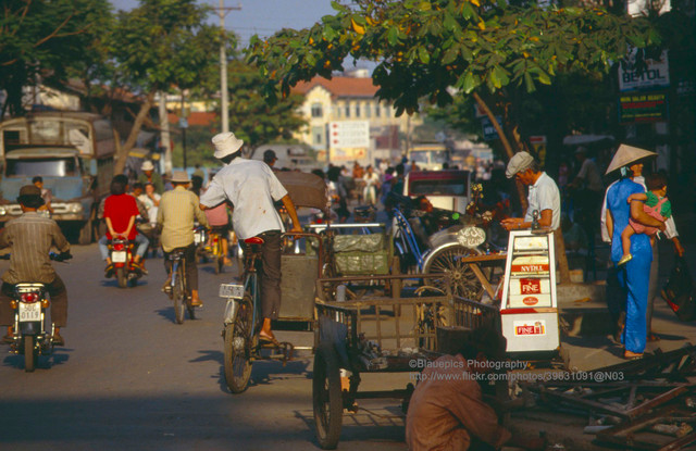 Chùm ảnh đẹp về TP HCM năm 1993 qua ống kính người Đức - Hình 2 Chum anh dep ve TP HCM nam 1993 qua ong kinh nguoi Duc-Hinh-2