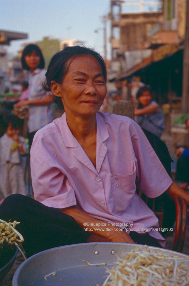 Chùm ảnh đẹp về TP HCM năm 1993 qua ống kính người Đức - Hình 9 Chum anh dep ve TP HCM nam 1993 qua ong kinh nguoi Duc-Hinh-9