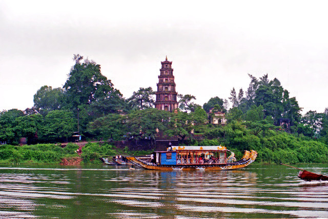 Ba mien Viet Nam dau thap nien 1990 cuc sinh dong qua loat anh quy-Hinh-6