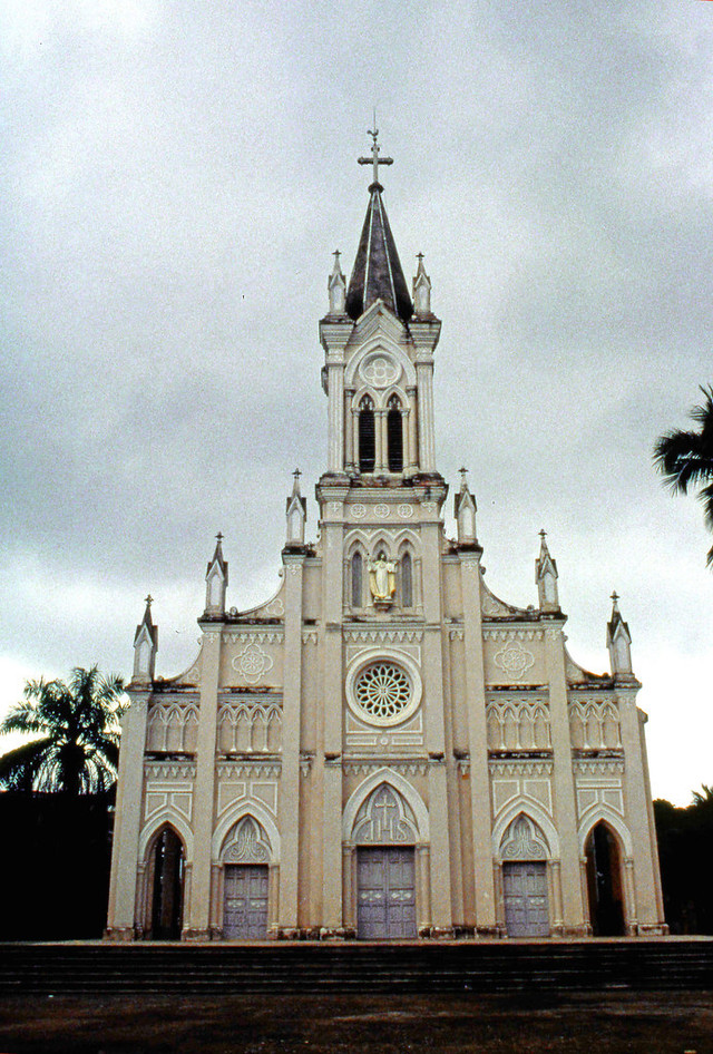 Ba mien Viet Nam dau thap nien 1990 cuc sinh dong qua loat anh quy-Hinh-10