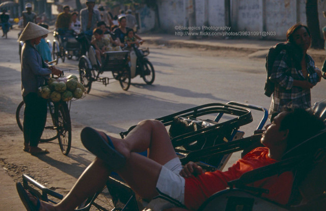 Giao thong o TP. HCM nam 1993 cuc sinh dong qua goc anh nguoi Duc-Hinh-7