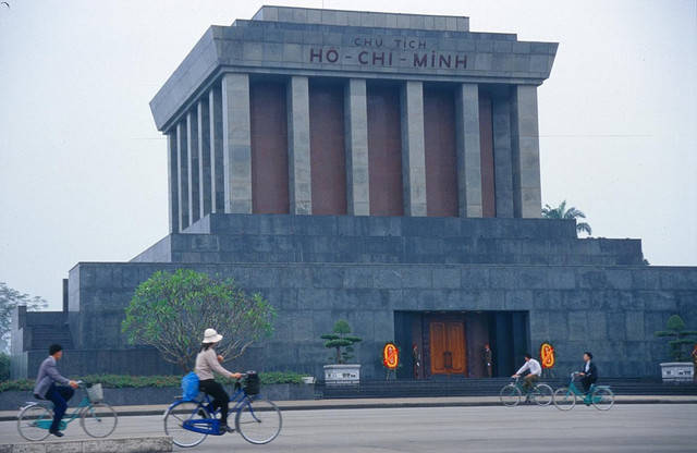 Bồi hồi nhìn lại Quảng trường Ba Đình những năm 1980-1990 - Hình 12 Boi hoi nhin lai Quang truong Ba Dinh nhung nam 1980-1990-Hinh-12