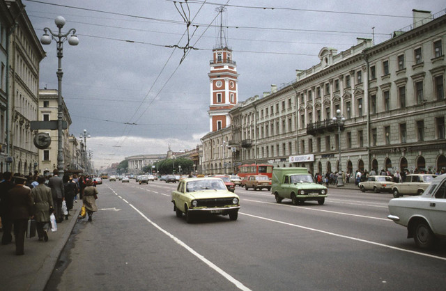 Loạt ảnh đời thường sinh động ở Leningrad năm 1990 qua trải nghiệm của người Mỹ Loat anh doi thuong sinh dong o Leningrad nam 1990 qua trai nghiem cua nguoi My