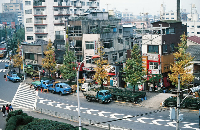 Ngắm thành phố Tokyo cực sống động năm 1980 qua loạt ảnh quý - Hình 14 Ngam thanh pho Tokyo cuc song dong nam 1980 qua loat anh quy-Hinh-14