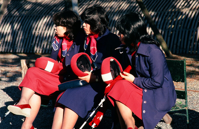 Ngắm thành phố Tokyo cực sống động năm 1980 qua loạt ảnh quý - Hình 9 Ngam thanh pho Tokyo cuc song dong nam 1980 qua loat anh quy-Hinh-9