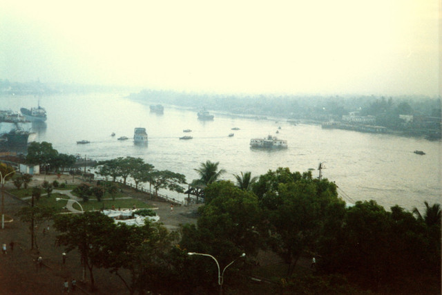 Cuộc sống TP. HCM năm 1988 cực sống động qua ống kính phó nháy Tây - Hình 7 Cuoc song TP. HCM nam 1988 cuc song dong qua ong kinh pho nhay Tay-Hinh-7