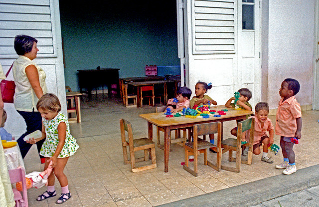 Loạt ảnh sinh động về đất nước Cuba năm 1981 - Hình 7 Loat anh sinh dong ve dat nuoc Cuba nam 1981-Hinh-7