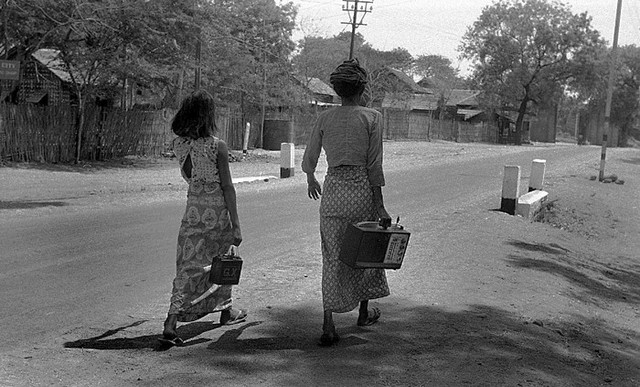 Khách Tây với trải nghiệm khó quên cuộc sống ở Miến Điện năm 1979 - Hình 2 Khach Tay voi trai nghiem kho quen cuoc song o Mien Dien nam 1979-Hinh-2