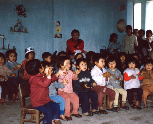 Hình ảnh hiếm của cuộc sống ở Hà Nội năm 1986 - Hình 3 Hinh anh hiem cua cuoc song o Ha Noi nam 1986-Hinh-3