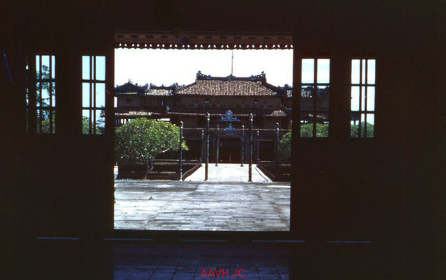 Ảnh hiếm về biểu tượng quyền lực của nhà Nguyễn ở Huế năm 1951 - Hình 9 Anh hiem ve bieu tuong quyen luc cua nha Nguyen o Hue nam 1951-Hinh-9