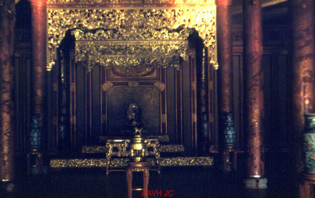 Ảnh hiếm về biểu tượng quyền lực của nhà Nguyễn ở Huế năm 1951 - Hình 5 Anh hiem ve bieu tuong quyen luc cua nha Nguyen o Hue nam 1951-Hinh-5