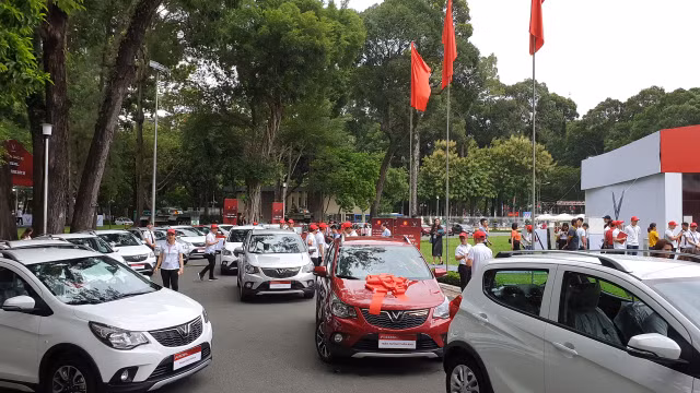 Vinfast giao tan tay 100 xe Fadil cho khach hang khu vuc phia Nam-Hinh-3