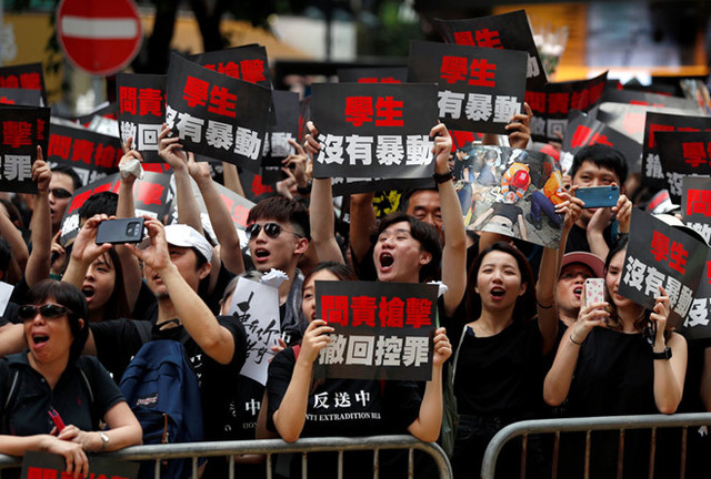 Bất chấp thông báo hoãn dự luật, Hong Kong tiếp tục biểu tình rầm rộ - Hình 3 Bat chap thong bao hoan du luat, Hong Kong tiep tuc bieu tinh ram ro-Hinh-3