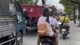 Clip Hai nữ sinh chạy xe máy, không đội mũ bảo hiểm, hút thuốc