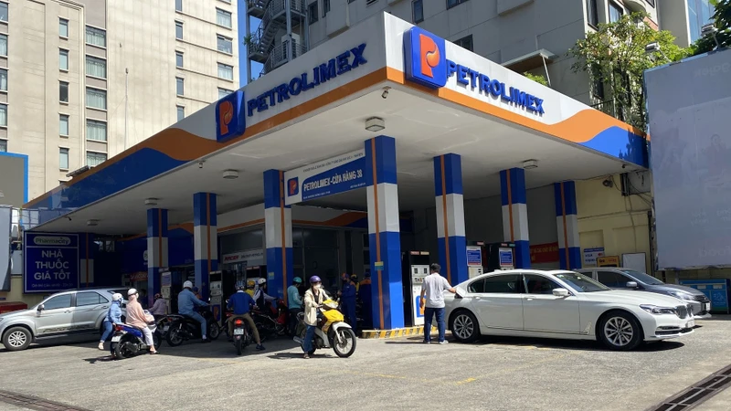 Chỉ đạo của Chủ tịch UBND TPHCM trước tình hình biến động giá xăng dầu