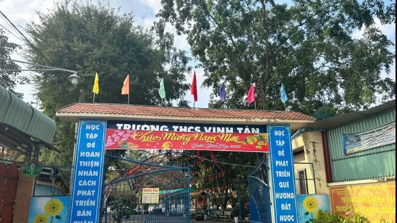 "Công ty Sản xuất Nam Tiến Phát và đối thủ cùng cạnh tranh tại gói thầu thiết bị trường học ở Đồng Nai" 