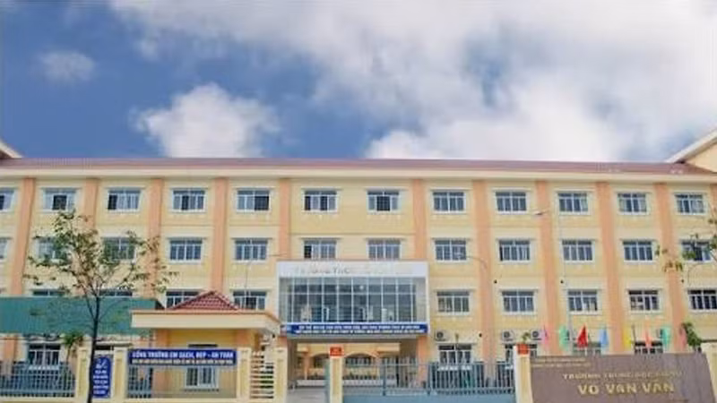 Gói thầu sửa Trường THCS Võ Văn Vân hơn 11,56 tỷ cạnh tranh ra sao?