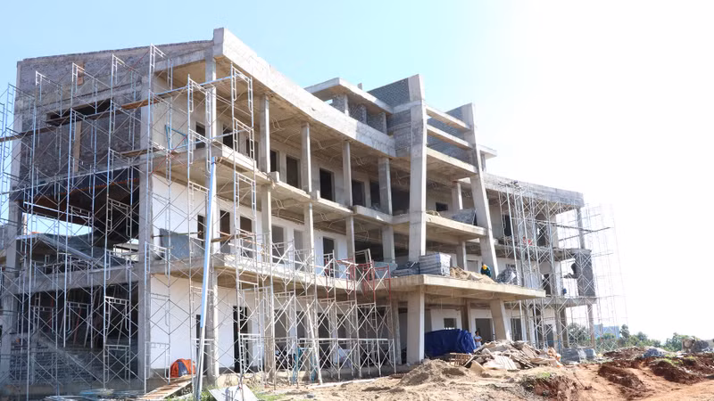 Trường nội trú biên giới Quảng Trực và Thuận An dồn lực thi công bù tiến độ.