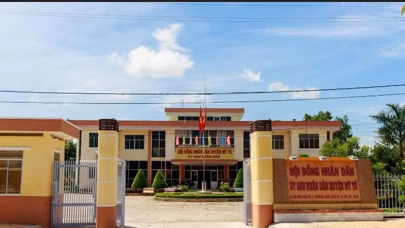 Gói thầu lộ giao thông tại xã Mỹ Tú: Nhà thầu bỏ giá thấp nhất bị loại "ngỡ ngàng"